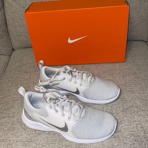 Womens Nike Flex Experience Run 10 Size 7.5
